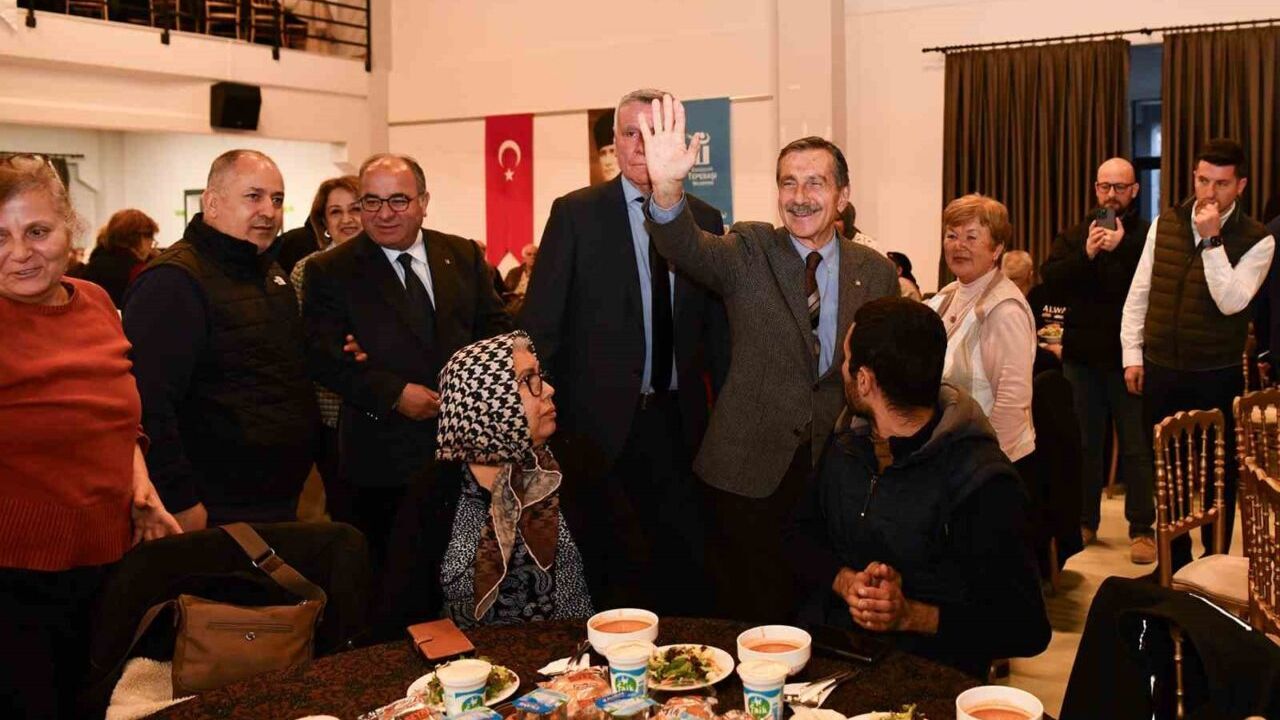 Ahmet Ataç Sivrihisarlılarla iftar yemeğinde buluştu