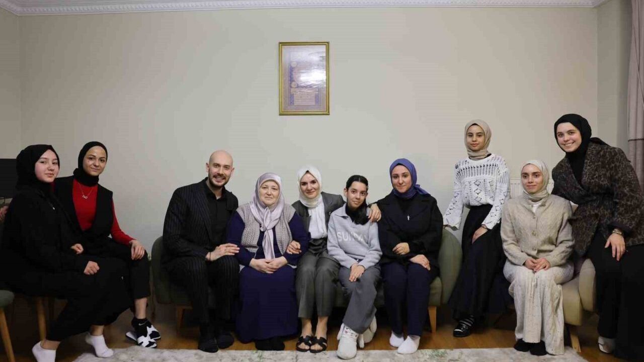 Bakan Göktaş’tan şehit ailesine ziyaret