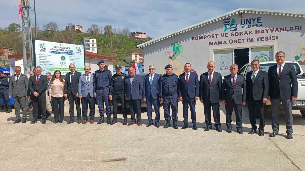 Bu tesiste 14 farklı kategorideki atıklar toplanıyor