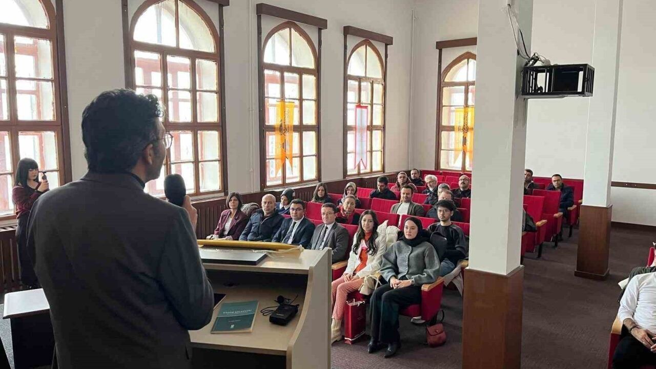 Sivas’ta "Dil, Yazı ve İmla" konulu söyleşi gerçekleştirildi