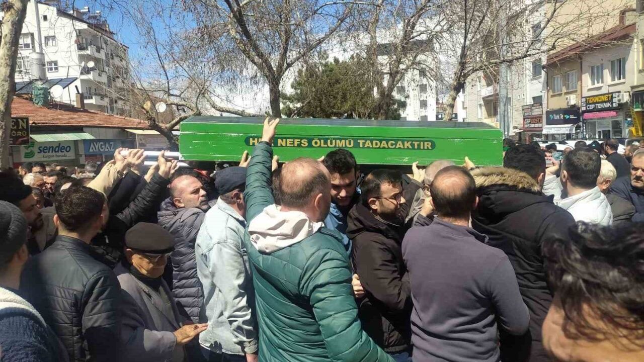 Beynine pıhtı atan ilkokul öğrencisine acı veda