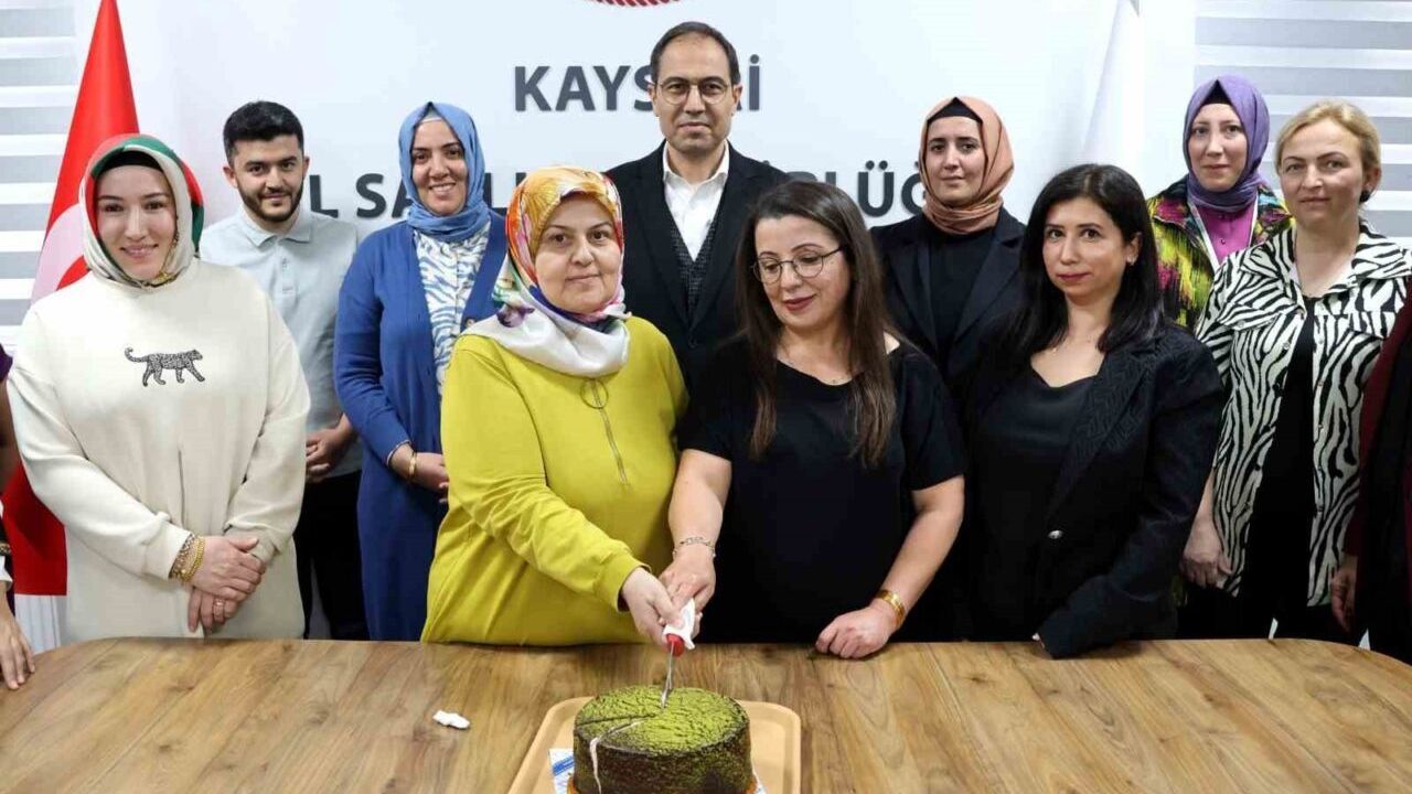 Erşan, Ebeler Haftası’nı kutladı
