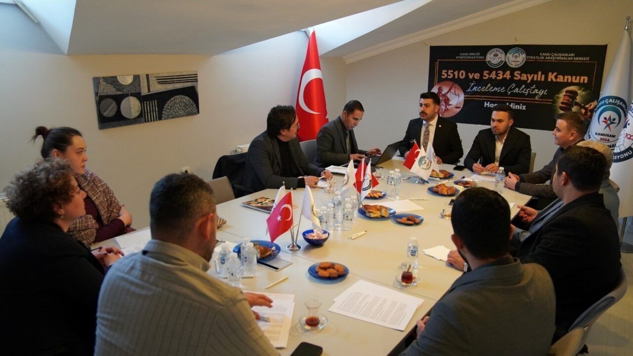 KAMUSAM kamu personelinin sorunlarını çalıştaylarla masaya yatırdı