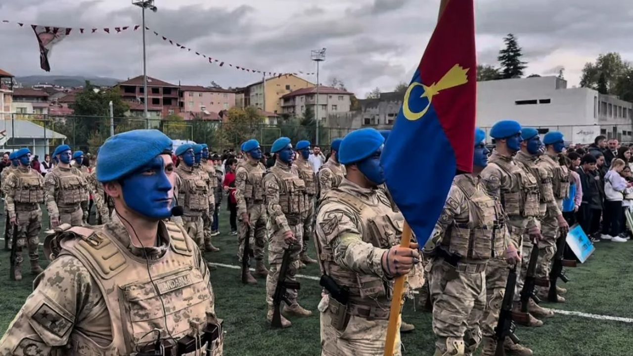 Köklüce Komando Taburu'ndan Cumhuriyet Bayramı'nda Görkemli Gösteri