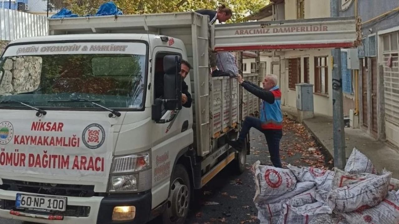 Niksar’da Kaymakam Perçi'nin Talimatıyla Kömür Yardımları Başladı