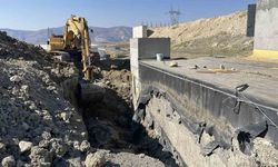 Tünel çevresinde toprak kaydı, 2 işçi göçük altında kaldı