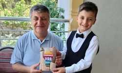 Yazar Turan Yalçın, Sünnet Hediyesi Olarak “Okumakla Var Oldum” Kitabını Takdim Etti