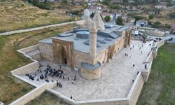 Tokat Gaziosmanpaşa Üniversitesi Öğrencileri, Divriği Ulu Cami’ni Ziyaret Etti