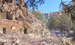 Tokat’ta Depreme Dayanıksız Okulda Yıkım Çalışmaları Sürüyor