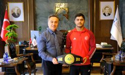 Dünya Şampiyonu Emircan Çolak’tan Rektör Yılmaz’a Ziyaret