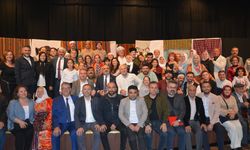 "Hey Onbeşli" Tiyatrosu Gala Gecesinde Seyirciden Tam Not Aldı