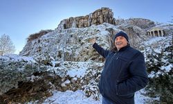 Tokat'ta buz tutan şelalede kartpostallık görüntüler oluştu