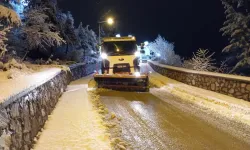 TOKAT BELEDİYESİ KARLA MÜCADELEDE TÜM EKİPLERİYLE SAHADA