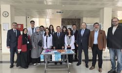 Rektör Yılmaz, Eğitim Fakültesi’nde Açılan Sigarayı Bırakma Standını Ziyaret Etti