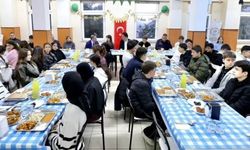 Vali Köklü, Lise Öğrencileriyle İftarda Bir Araya Geldi