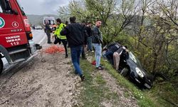 Kontrolden çıkan otomobil şarampole savruldu: 2 yaralı
