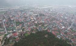 Tokat'ta toprak kayması nedeniyle 13 dairenin tahliye edildiği bölge dron ile görüntülendi