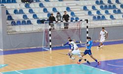 Üniversite takımları Tokat'ta salon futbolunda ter döktü