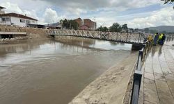 Turhal'da taşkın riski nedeniyle köprülerde yıkım ve söküm çalışması başladı