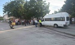İşçi servisi ile otomobil çarpıştı: 5 yaralı