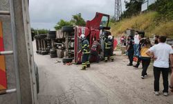 Niksar'da kamyonet devrildi: 3 yaralı