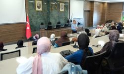 REKTÖR YILMAZ İLAHİYAT ÖĞRENCİLERİNİ AĞIRLADI