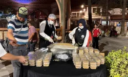 Tokat Belediyesi Mevlid Kandili'nde 5 bin kişiye helva ikram etti