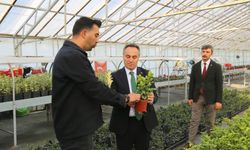 Rektör Yılmaz, Süs Bitkisi Üretim Merkezini Ziyaret Etti