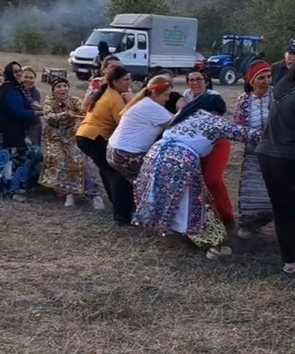 İp çekme yarışmasına Tokatlı kadınlar damga vurdu