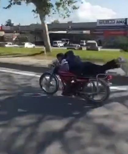 Erbaa’da Plakasız Motosiklet Sürücüsünün Hareketleri Vatandaşları Tedirgin Etti