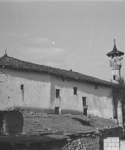 Depremin zarar verdiği 8 asırlık camide restorasyon çalışmaları başladı