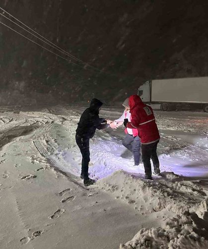 Tokat'ta kar yağışı ulaşımı aksattı