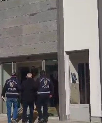 Hakkında kesinleşmiş 25 yıl hapis cezası bulunan dolandırıcı kaçmak üzereyken yakalandı