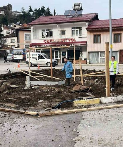 Kavşak ortasında kalan tarihi mezar için ihya çalışması başlatıldı
