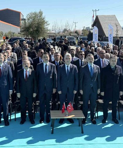 Ticaret Bakanı Bolat: 'İran'la ticari taşımalar kontrollü bir şekilde devam ediyor'