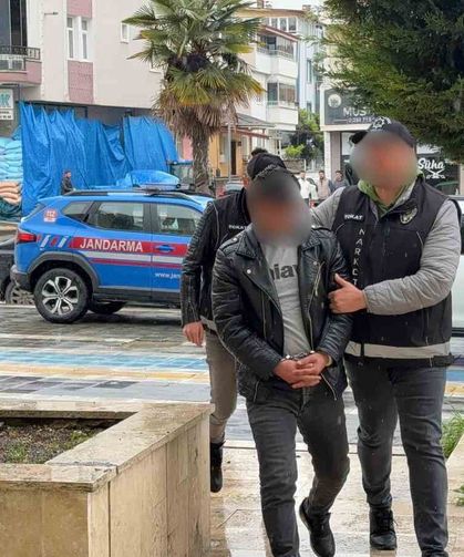 Tır dorsesindeki hasarlı araçta 2.7 kilo uyuşturucu ele geçirildi, sürücü tutuklandı