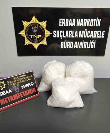 Tır dorsesindeki hasarlı araçta 2.7 kilo uyuşturucu ele geçirildi