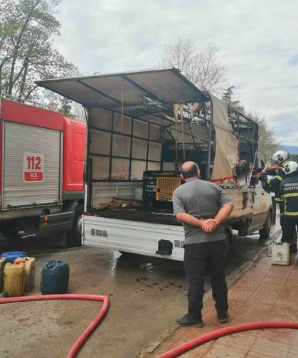 Tokat'ta jeneratörden çıkan kıvılcım aracı yaktı