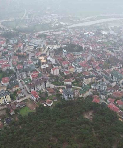 Tokat'ta toprak kayması nedeniyle 13 dairenin tahliye edildiği bölge dron ile görüntülendi