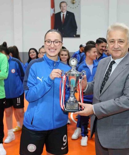 ÜNİLİG'de kupa sahiplerini buldu