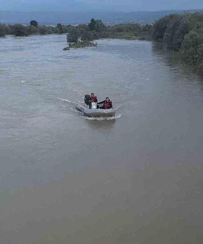 Kelkit Çayı'nda akıntıya kapılan 2 genç için arama çalışmaları havadan, karadan ve sudan devam ediyor