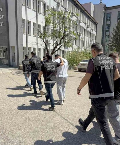 Tokat'ta 936 adet sentetik uyuşturucu hapla yakalanan 2 şüpheli tutuklandı