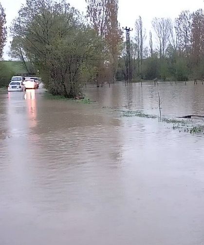 Tokat'ta Çekerek Irmağı taştı, yollar ve tarlalar sular altında kaldı