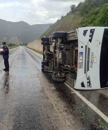 Tokat'ta cenaze dönüşü minibüs devrildi: 4 yaralı