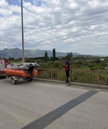 Tokat'ta ırmağa giren 2 genç akıntıya kapılarak kayboldu