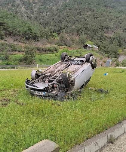 Tokat'ta lastiği patlayan otomobil takla attı: 5 yaralı