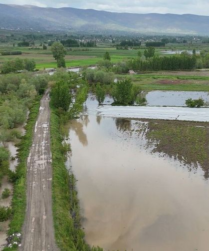 Tokat'ta yollar çöktü, sular altında kalan tarım arazileri dron ile görüntülendi