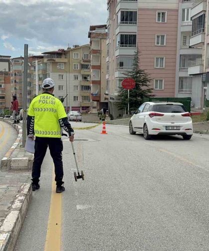 Tokat'ta yolun karşısına geçmek isteyen kadına alkollü sürücü çarptı