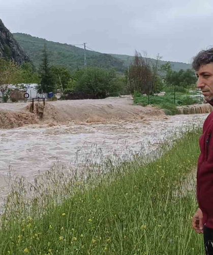 Zile'de Belpınar Barajı taştı, yollar göle döndü