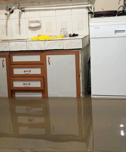 Zile'de yağmur sonrası evleri su bastı, vatandaşlar altyapı sorununun çözülmesini istedi